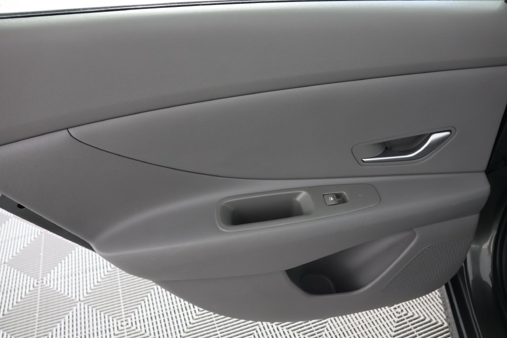 Used 2024 Hyundai Elantra SEL FWD image 25