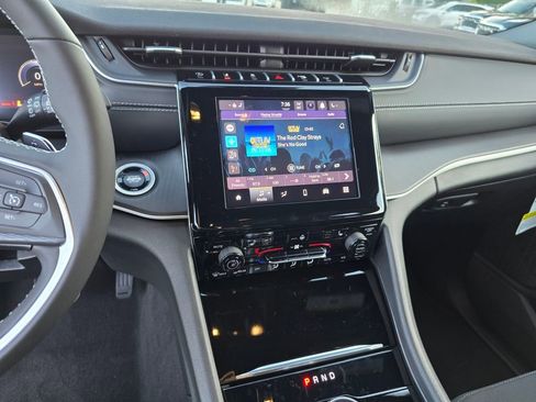 New 2025 Jeep Grand Cherokee Laredo X w/ Luxury Tech Group I image 20