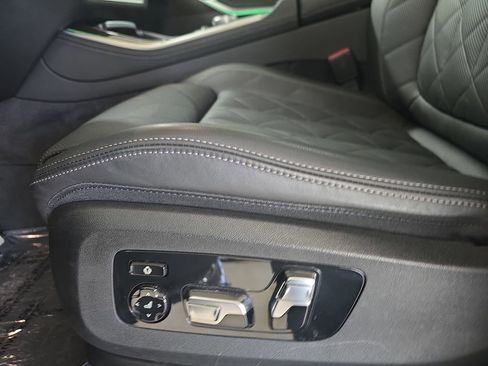 Used 2025 BMW X5 M60i w/ Executive Package image 28