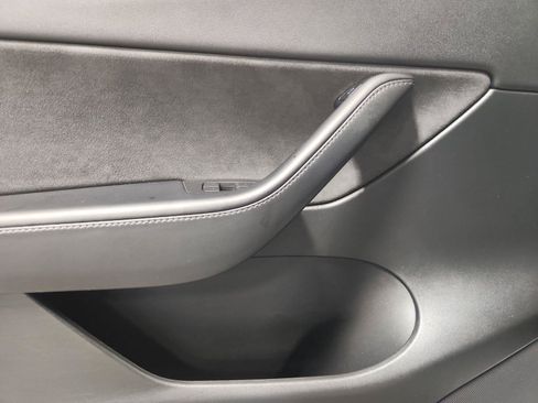 Used 2021 Tesla Model Y Long Range AWD/4WD image 22
