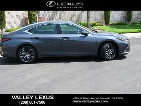 Used 2023 Lexus ES 300h w/ Premium Package FWD image 3