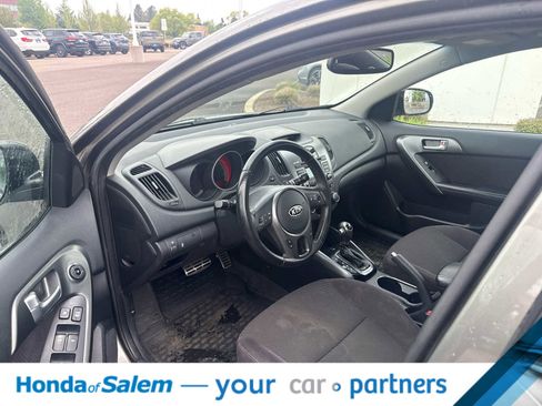 Used 2011 Kia Forte SX FWD image 2