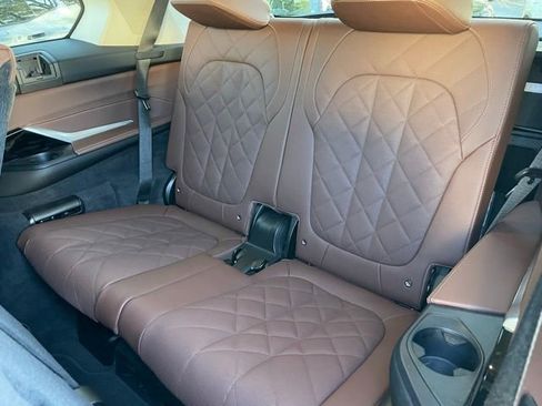 Used 2026 BMW X7 xDrive40i w/ Premium Package image 9