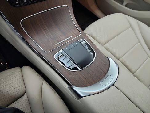 Used 2022 Mercedes-Benz GLC 300 4MATIC image 12