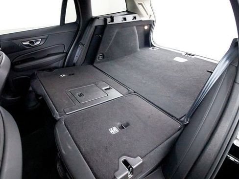 Certified 2025 Volvo V60 B5 Cross Country Plus image 28