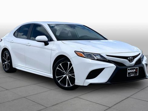 Used 2019 Toyota Camry SE FWD image 3