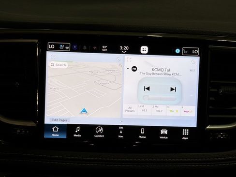 Used 2026 Chrysler Pacifica Limited FWD image 32