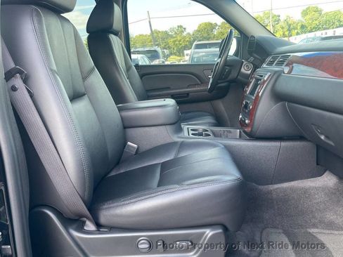 Used 2009 Chevrolet Suburban LT AWD/4WD image 12