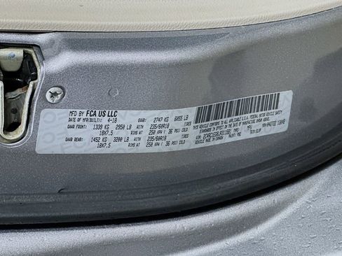 Used 2018 Chrysler Pacifica Touring-L Plus w/ Tire & Wheel Group image 35