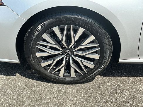 Certified 2024 Nissan Altima 2.5 SV FWD image 9