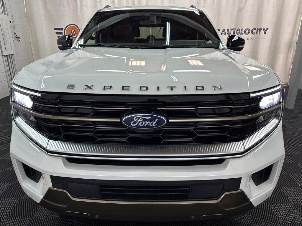 Used 2025 Ford Expedition King Ranch AWD/4WD image 3