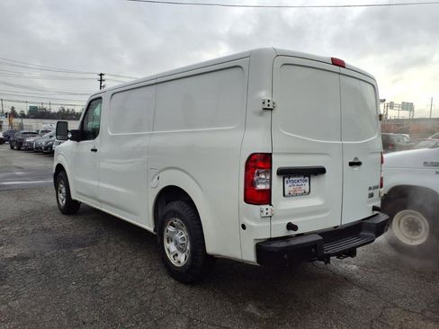 Used 2016 Nissan NV 3500 SV image 4