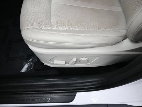 Used 2023 Kia Sorento EX FWD image 16