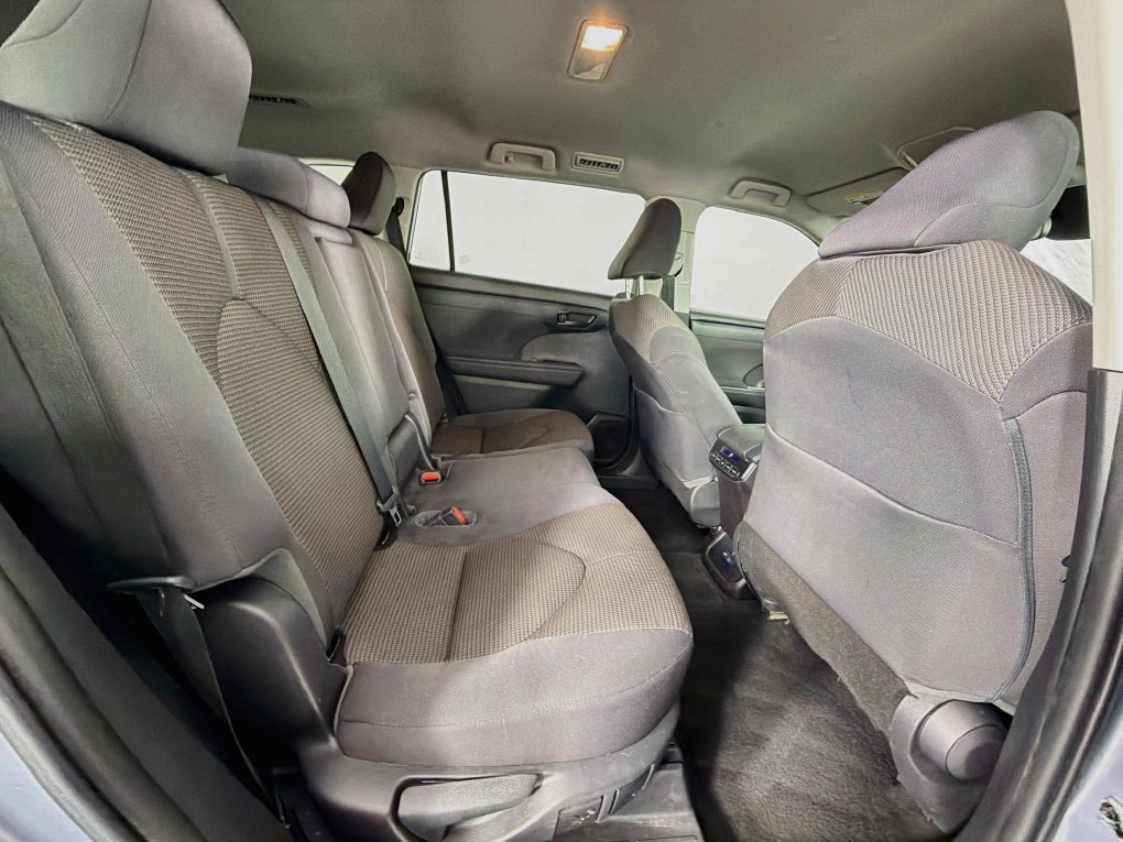 Used 2022 Toyota Highlander LE FWD image 28