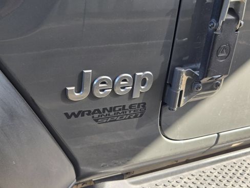 Used 2018 Jeep Wrangler Unlimited Sport S AWD/4WD image 4