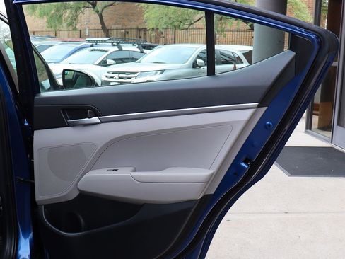 Used 2017 Hyundai Elantra SE FWD image 26