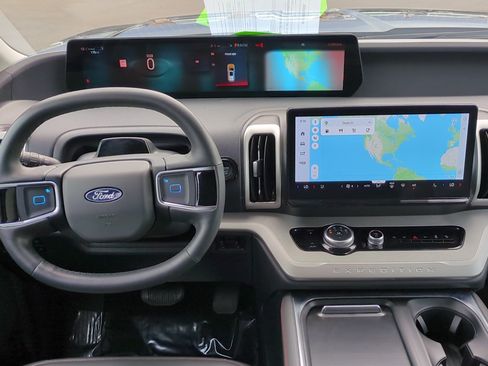 Used 2025 Ford Expedition Active AWD/4WD image 30