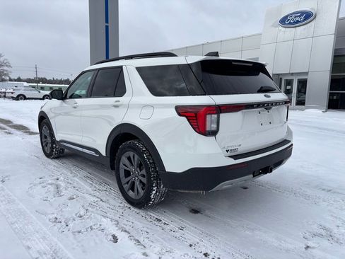 Used 2025 Ford Explorer Active w/ Active Comfort Package image 5