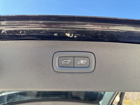 Certified 2025 Volvo XC90 B5 Plus image 8