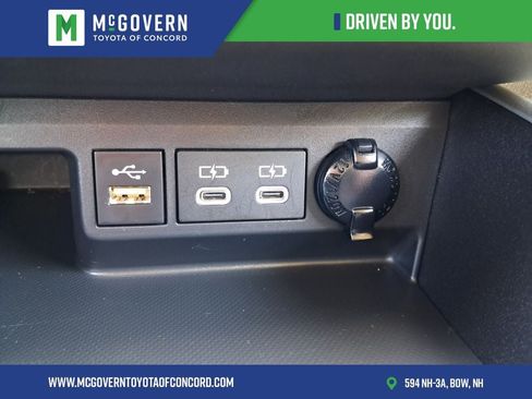 Used 2023 Toyota Highlander XLE AWD/4WD image 36