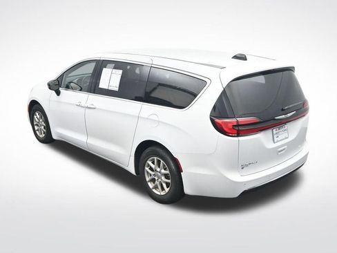 Used 2025 Chrysler Pacifica Select FWD image 30