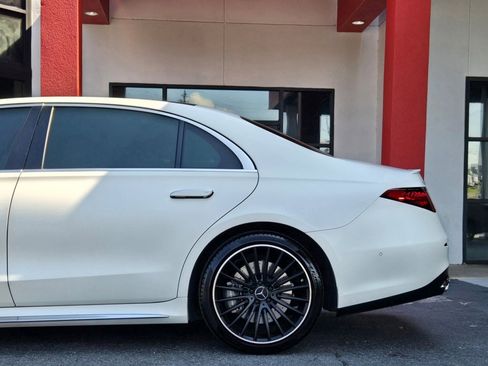 Used 2022 Mercedes-Benz S 500 S 500 w/ AMG Line Package image 9