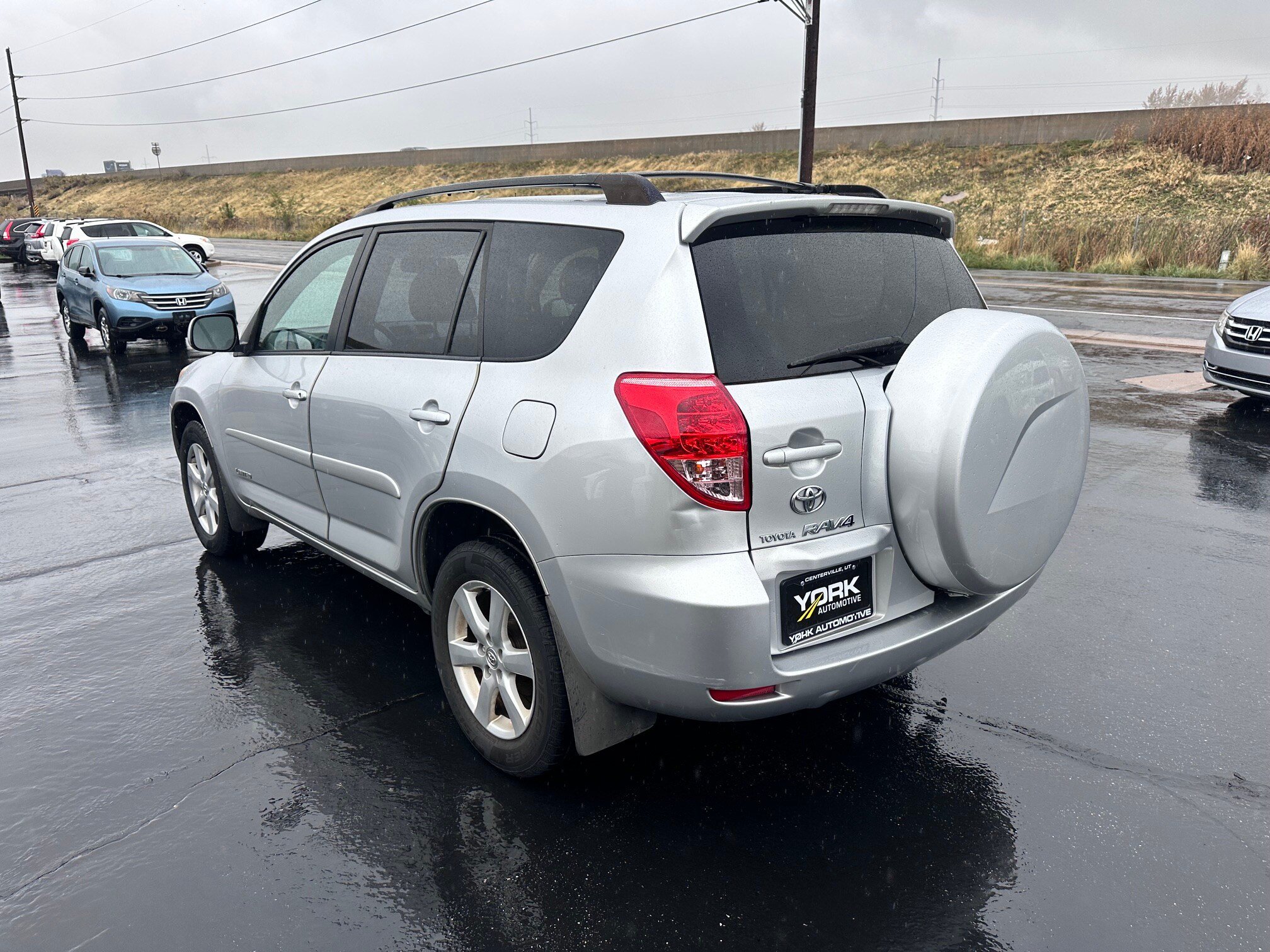 Used 2008 Toyota RAV4 Limited w/ Tow Prep Pkg AWD/4WD image 4