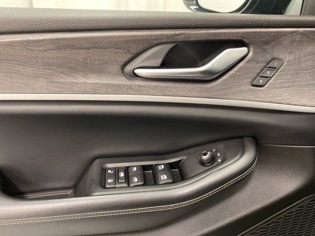 Used 2023 Jeep Grand Cherokee L Limited AWD/4WD image 27