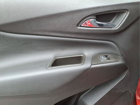 Used 2024 Chevrolet Equinox LT w/ LPO, Floor Liner Package FWD image 11