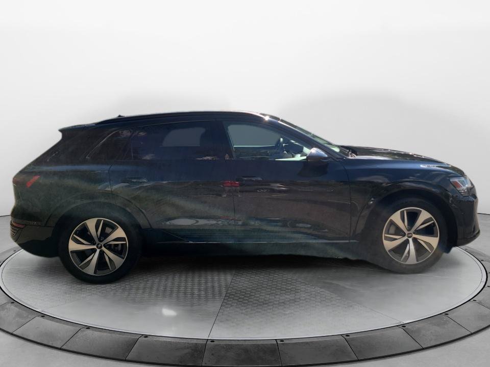 Used 2024 Audi Q8 e-tron Premium AWD/4WD image 8