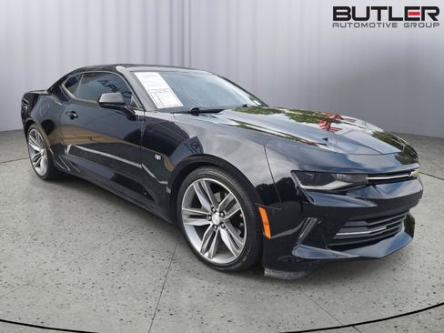 Used 2016 Chevrolet Camaro LT RWD image 2
