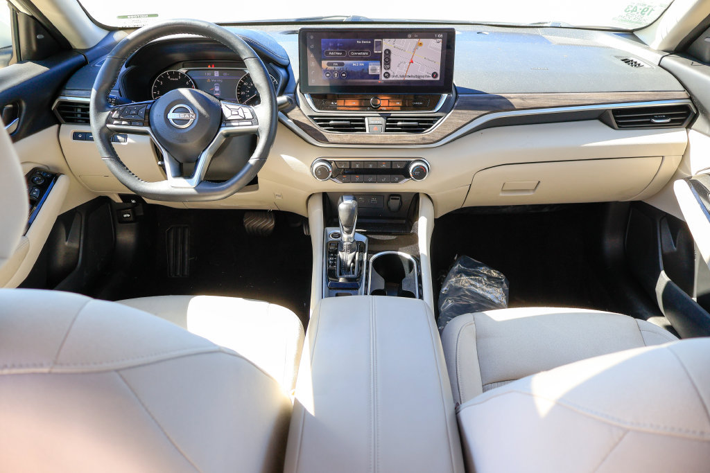 Used 2023 Nissan Altima 2.5 SV w/ SV Premium Package FWD image 6