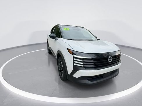 Used 2025 Nissan Kicks SR FWD image 2