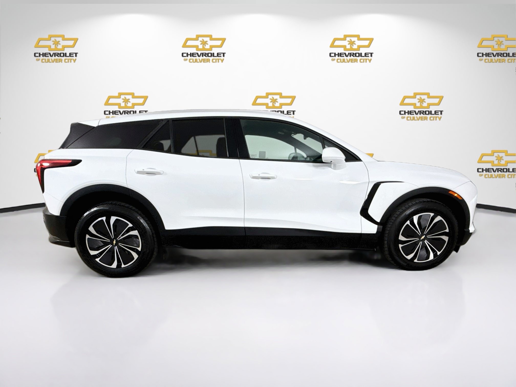 Used 2024 Chevrolet Blazer EV LT AWD/4WD image 9
