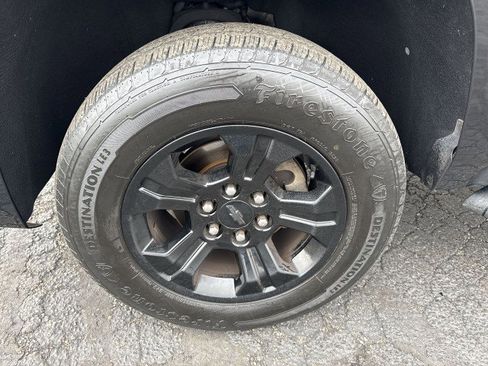 Used 2018 Chevrolet Suburban LT w/ Z71 Midnight Edition image 18