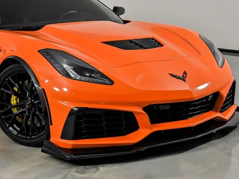 Used 2016 Chevrolet Corvette Z06 w/ 3LZ Preferred Equipment Group RWD image 2