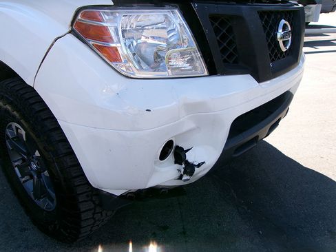 Used 2019 Nissan Frontier PRO-4X image 5