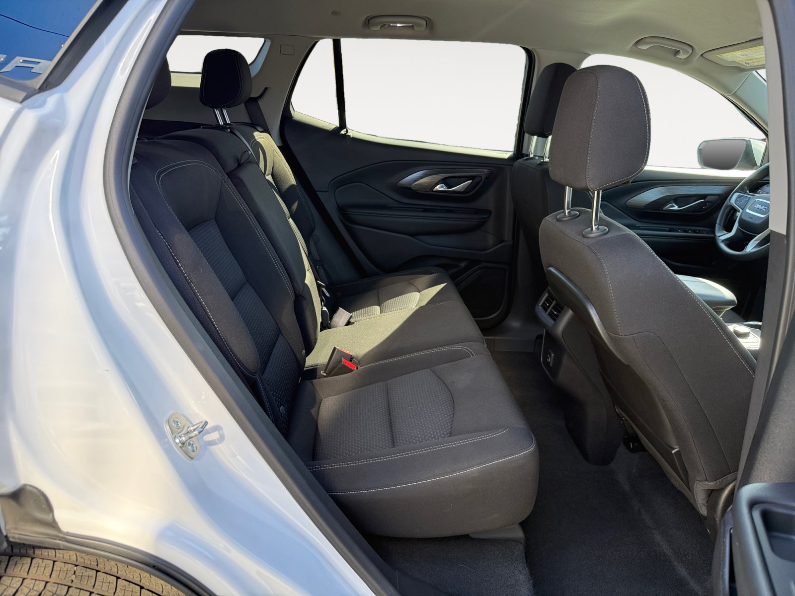 Used 2024 GMC Terrain SLE FWD image 18