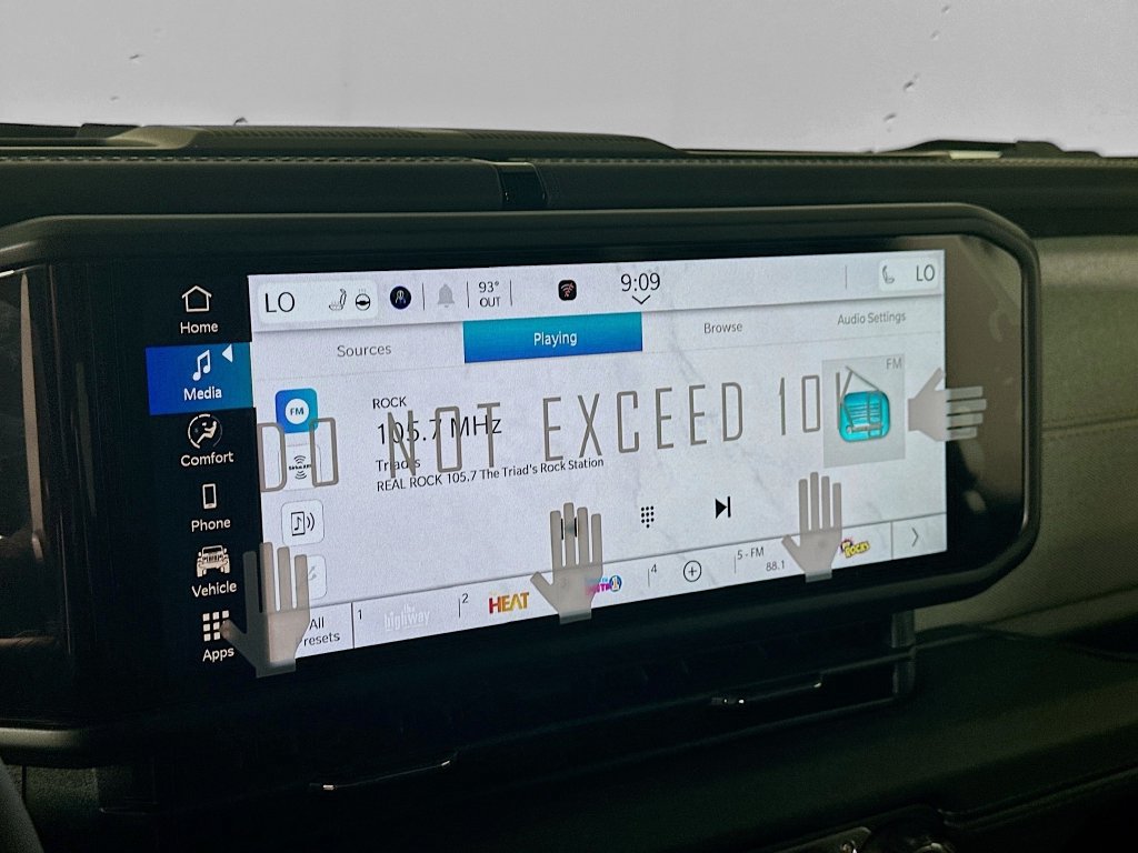 New 2025 Jeep Wrangler Unlimited Sahara AWD/4WD image 13