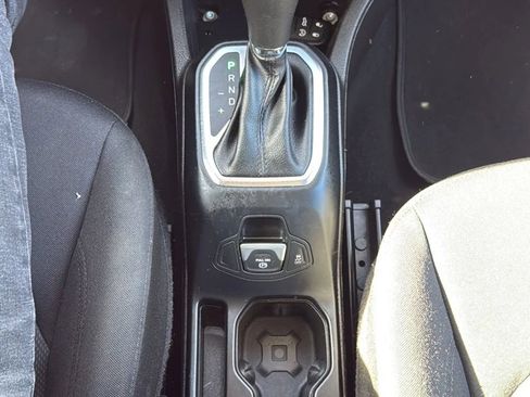 Used 2020 Jeep Renegade Sport image 20