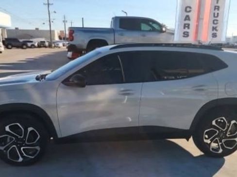 Certified 2026 Chevrolet Trax RS w/ Driver Confidence Package FWD image 2