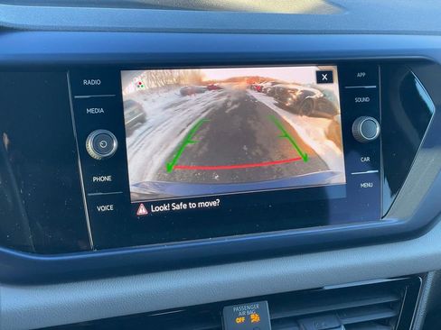 Certified 2022 Volkswagen Taos SE image 18