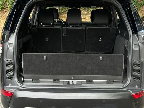 Used 2020 Land Rover Discovery SE image 31