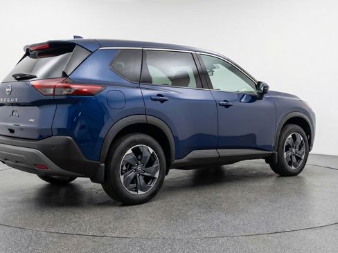 Used 2025 Nissan Rogue SV image 9