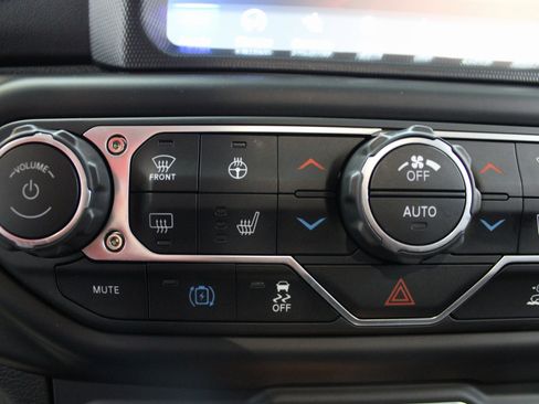 Used 2023 Jeep Wrangler Unlimited Sahara w/ Cold Weather Group image 40