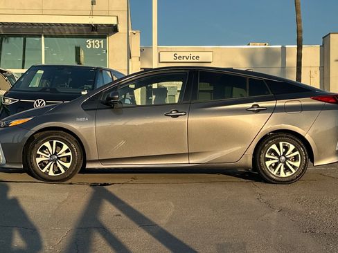 Used 2017 Toyota Prius Prime Plus image 7