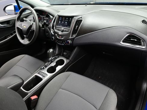 Used 2019 Chevrolet Cruze LT w/ Convenience Package image 14