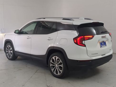 Used 2021 GMC Terrain SLT image 4