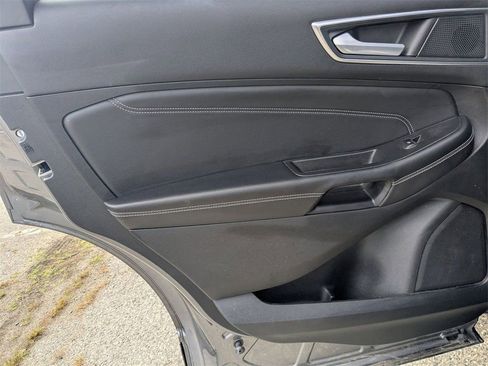 Used 2024 Ford Edge Titanium image 27