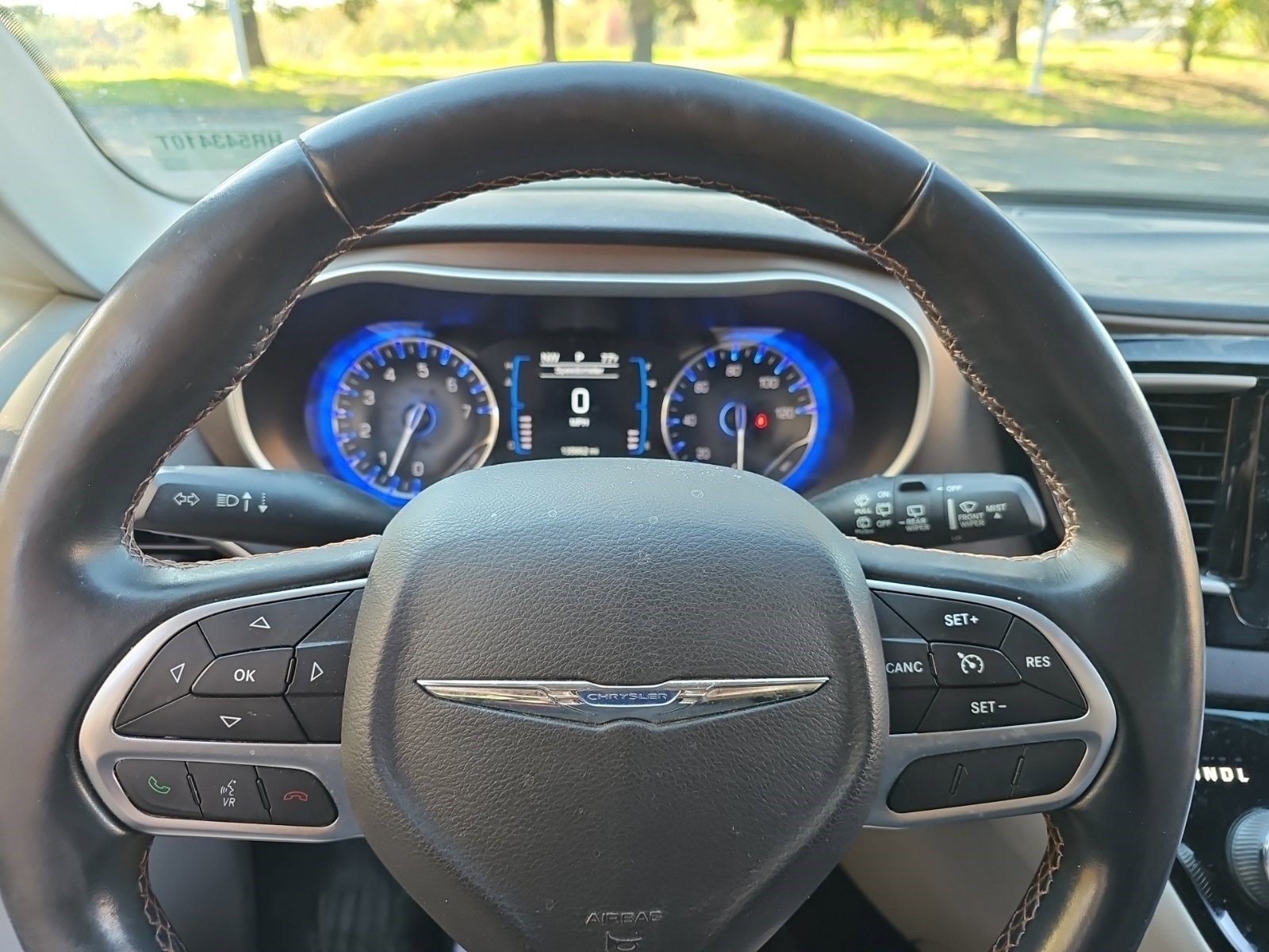 Used 2017 Chrysler Pacifica Touring-L FWD image 19
